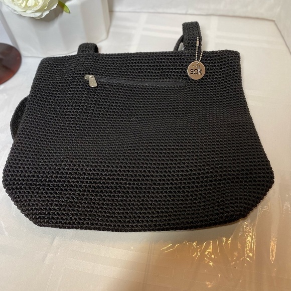 Unbelievable Price! Perfect All Season Bag! Easy to clean and travel with. - Picture 3 of 12